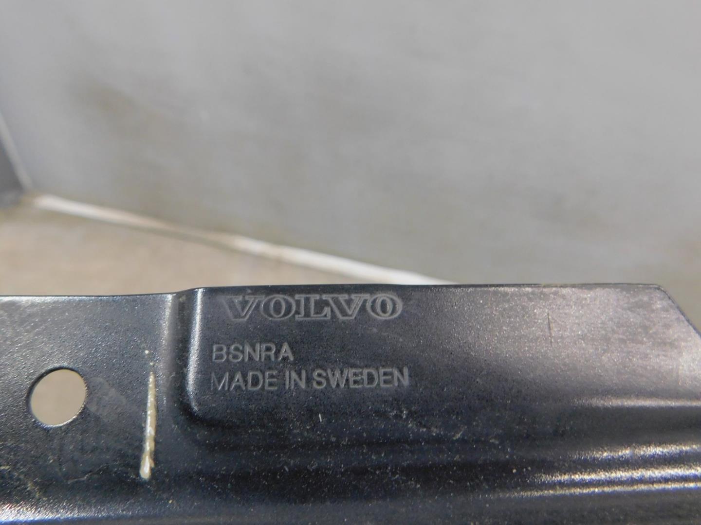 Крыло переднее правое