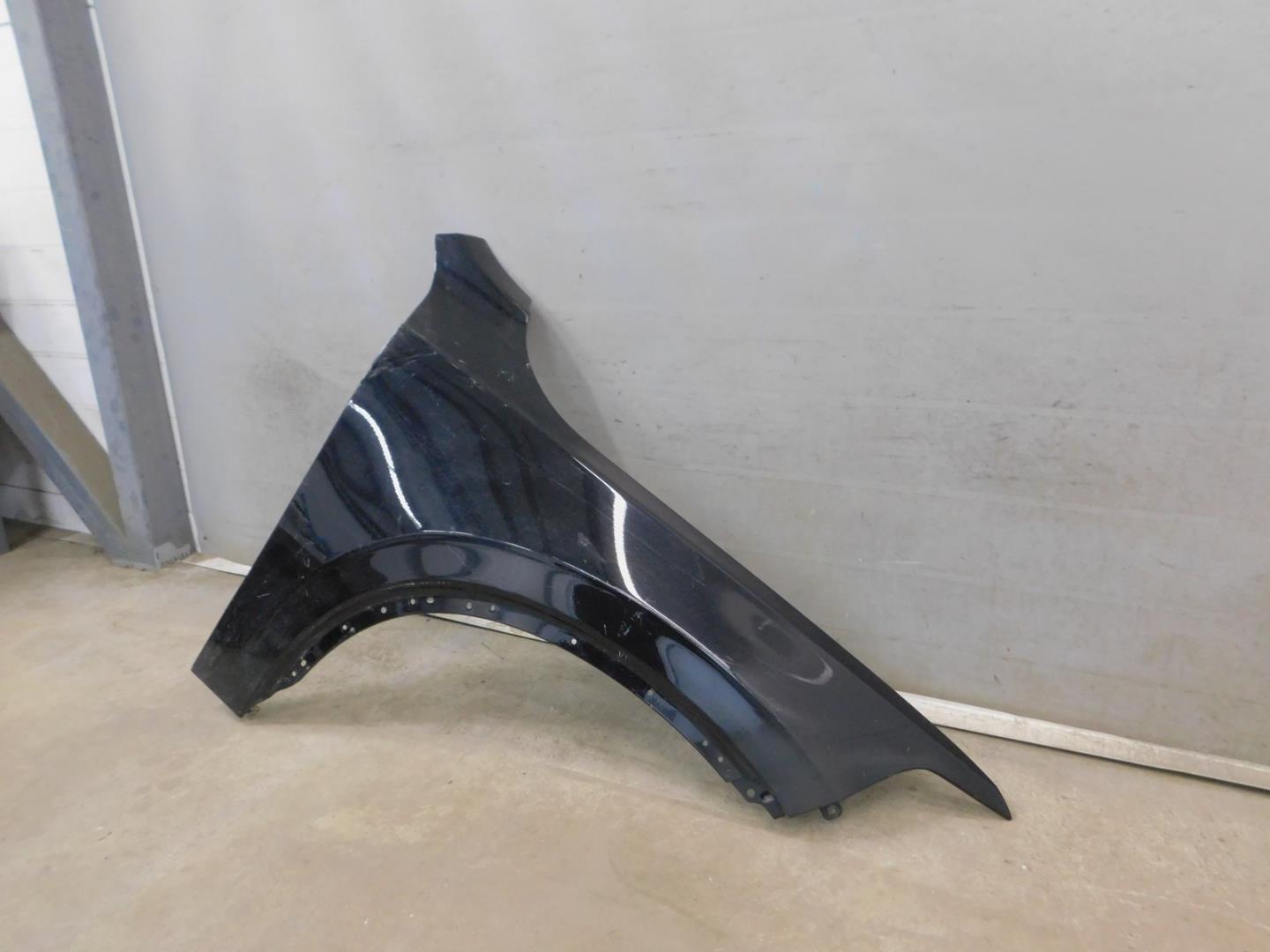 Крыло переднее правое