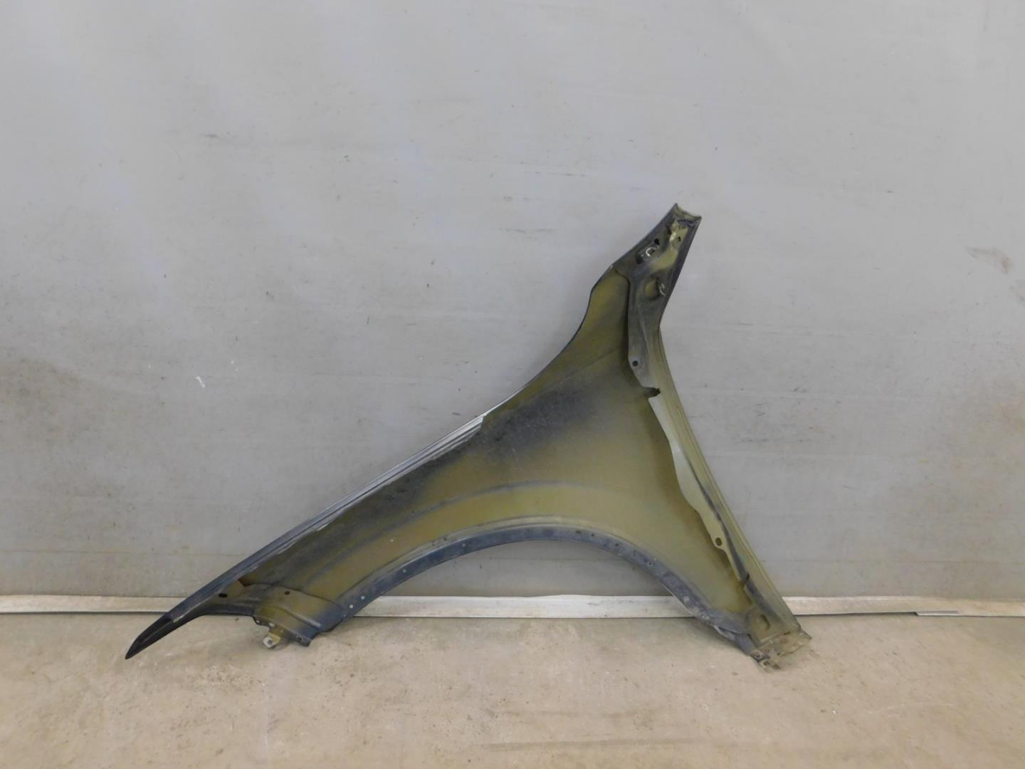 Крыло переднее правое