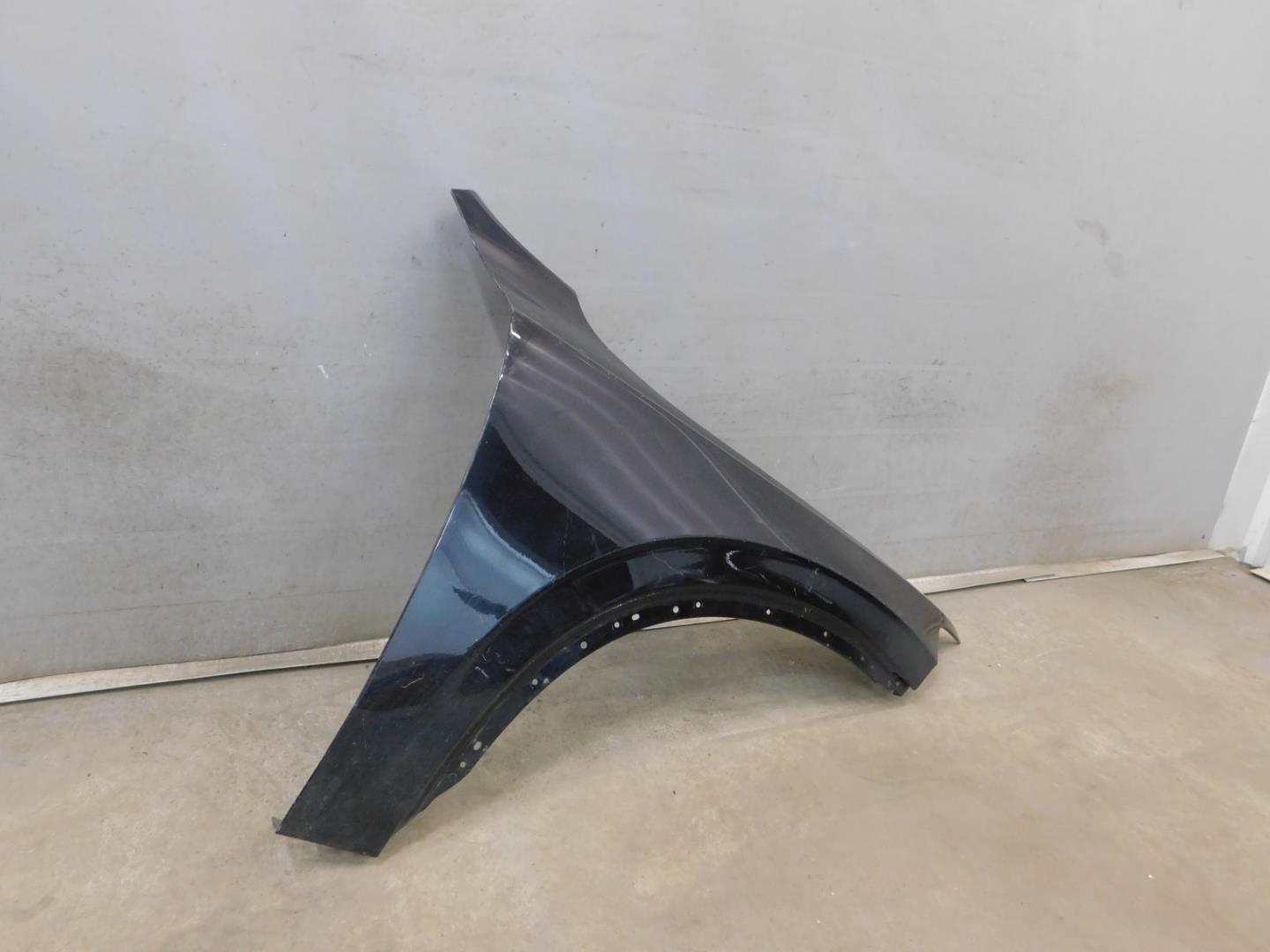 Крыло переднее правое