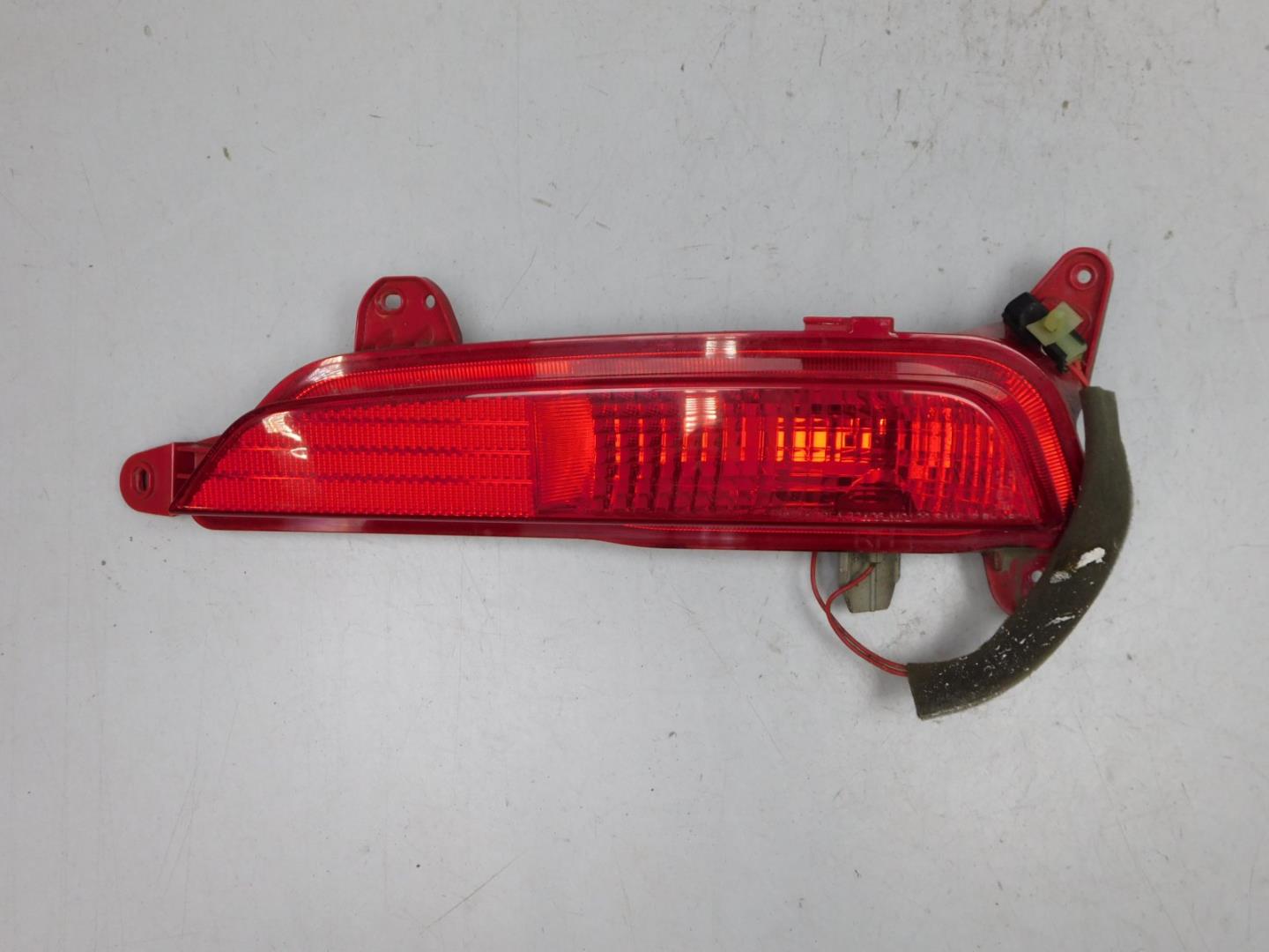 Фонарь задний в бампер правый