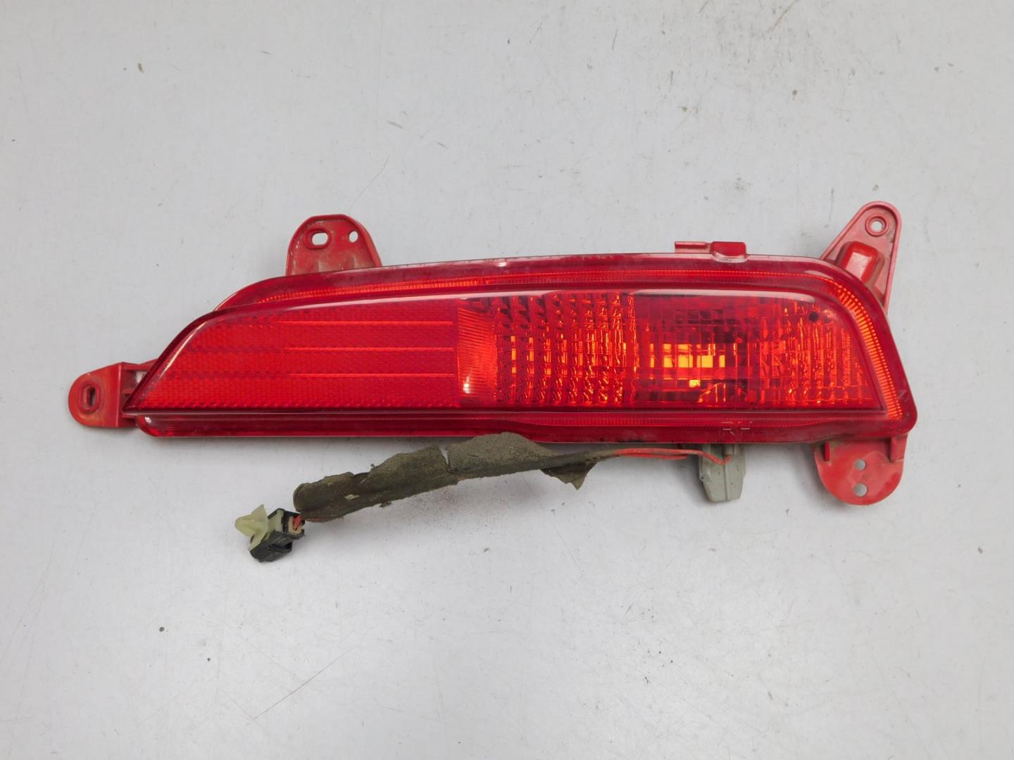 Фонарь задний в бампер правый