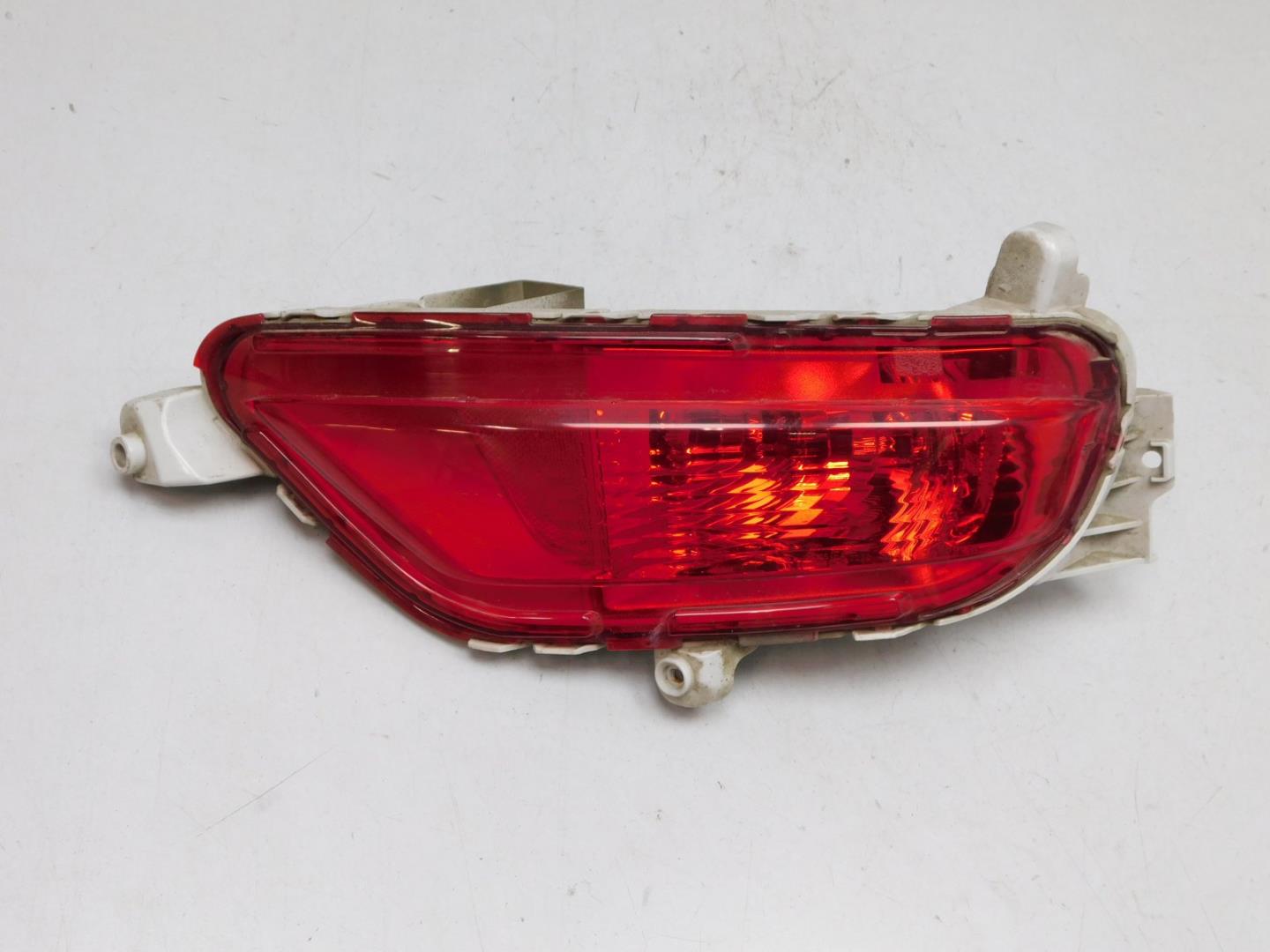 Фонарь задний в бампер правый