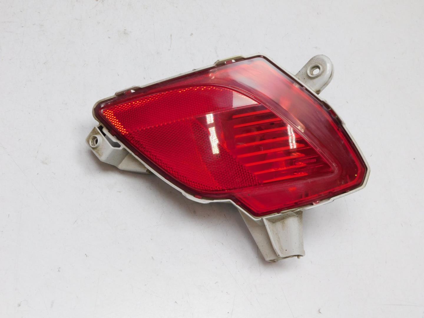 Фонарь задний в бампер правый