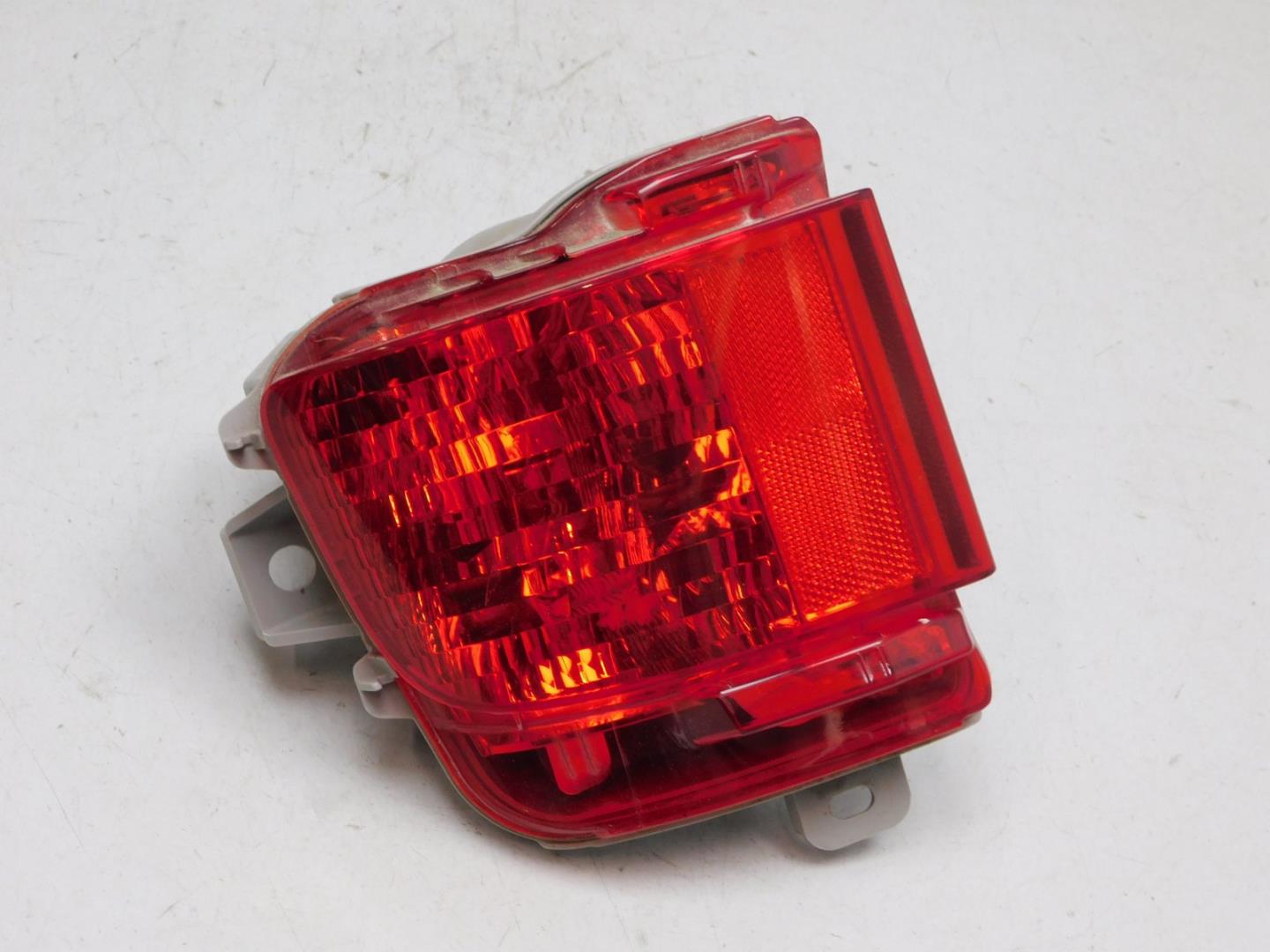 Фонарь задний в бампер левый