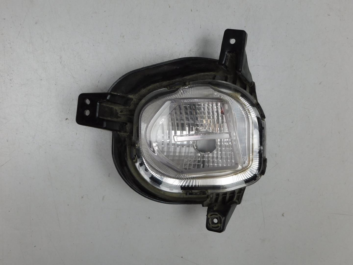 Фара противотуманная левая