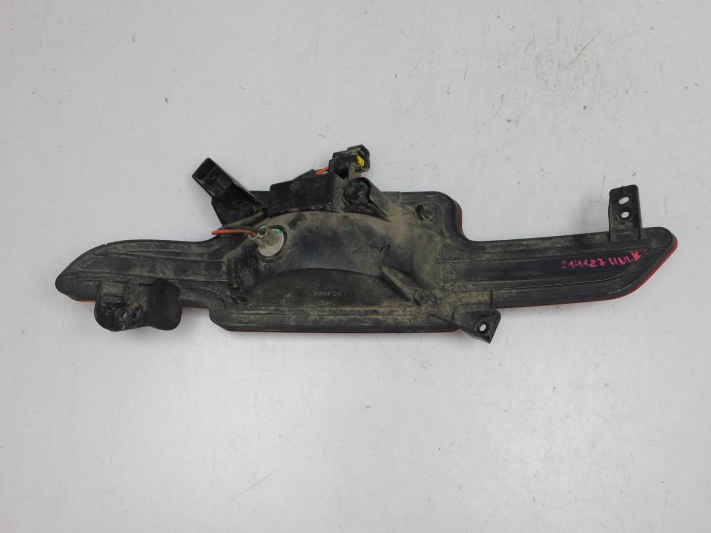 Фонарь задний в бампер правый