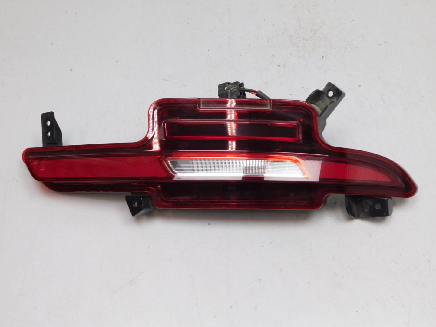 Фонарь задний в бампер правый