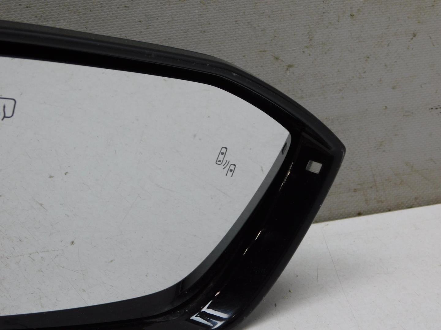 Зеркало правое электрическое