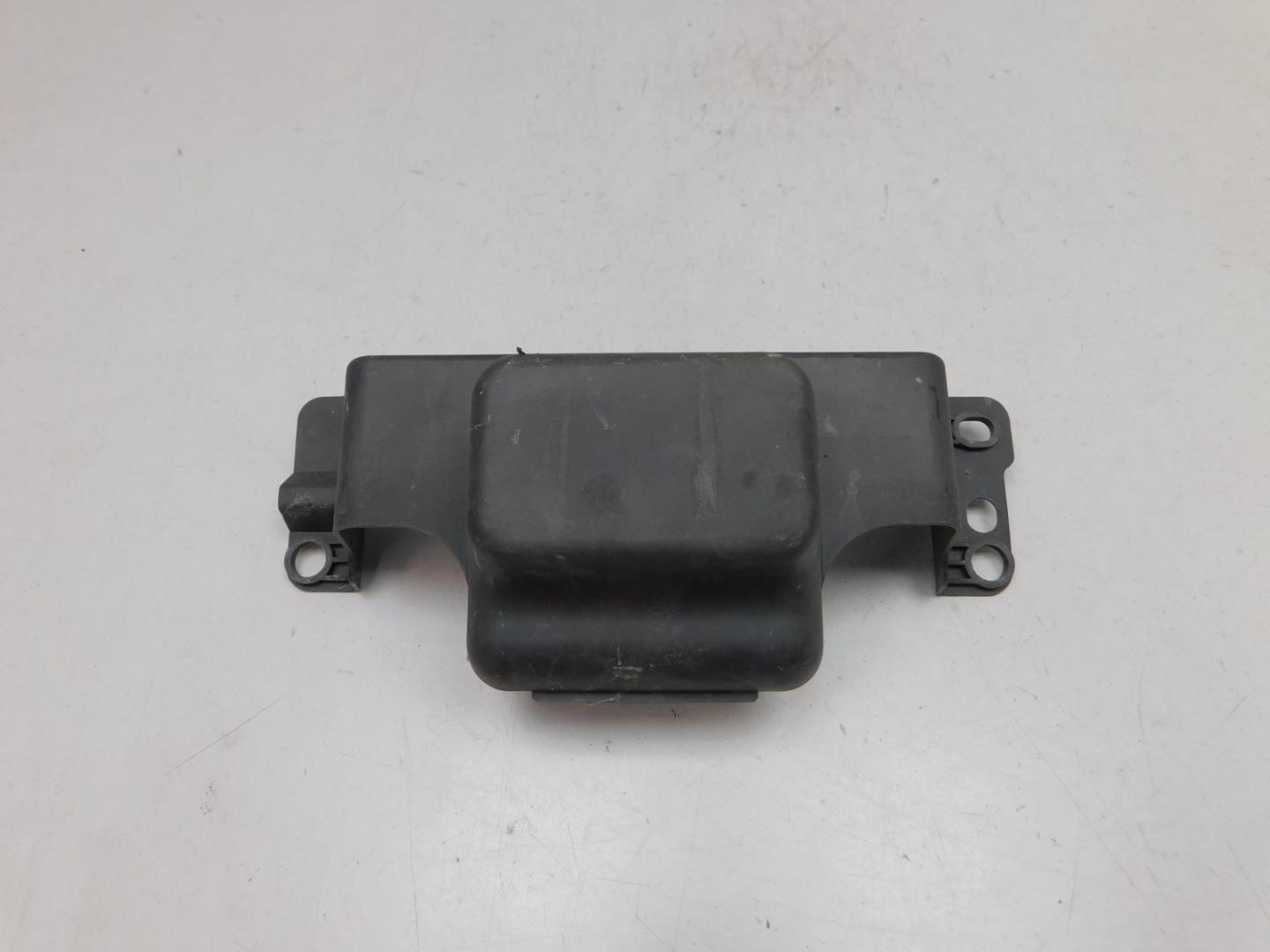 Кожух замка капота