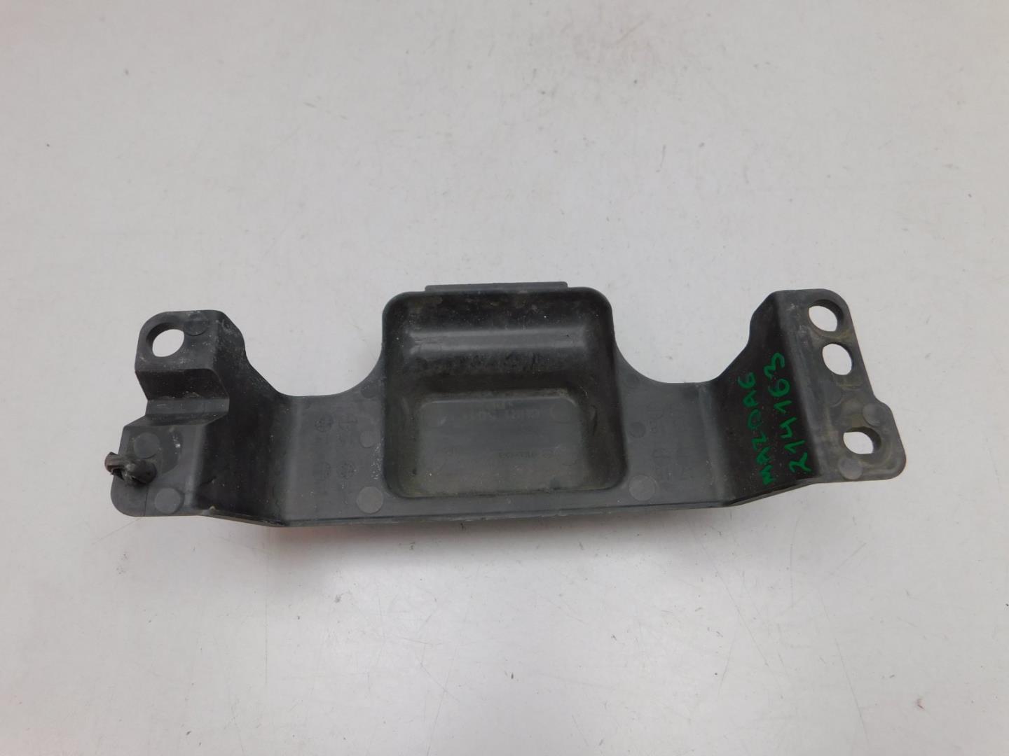 Кожух замка капота