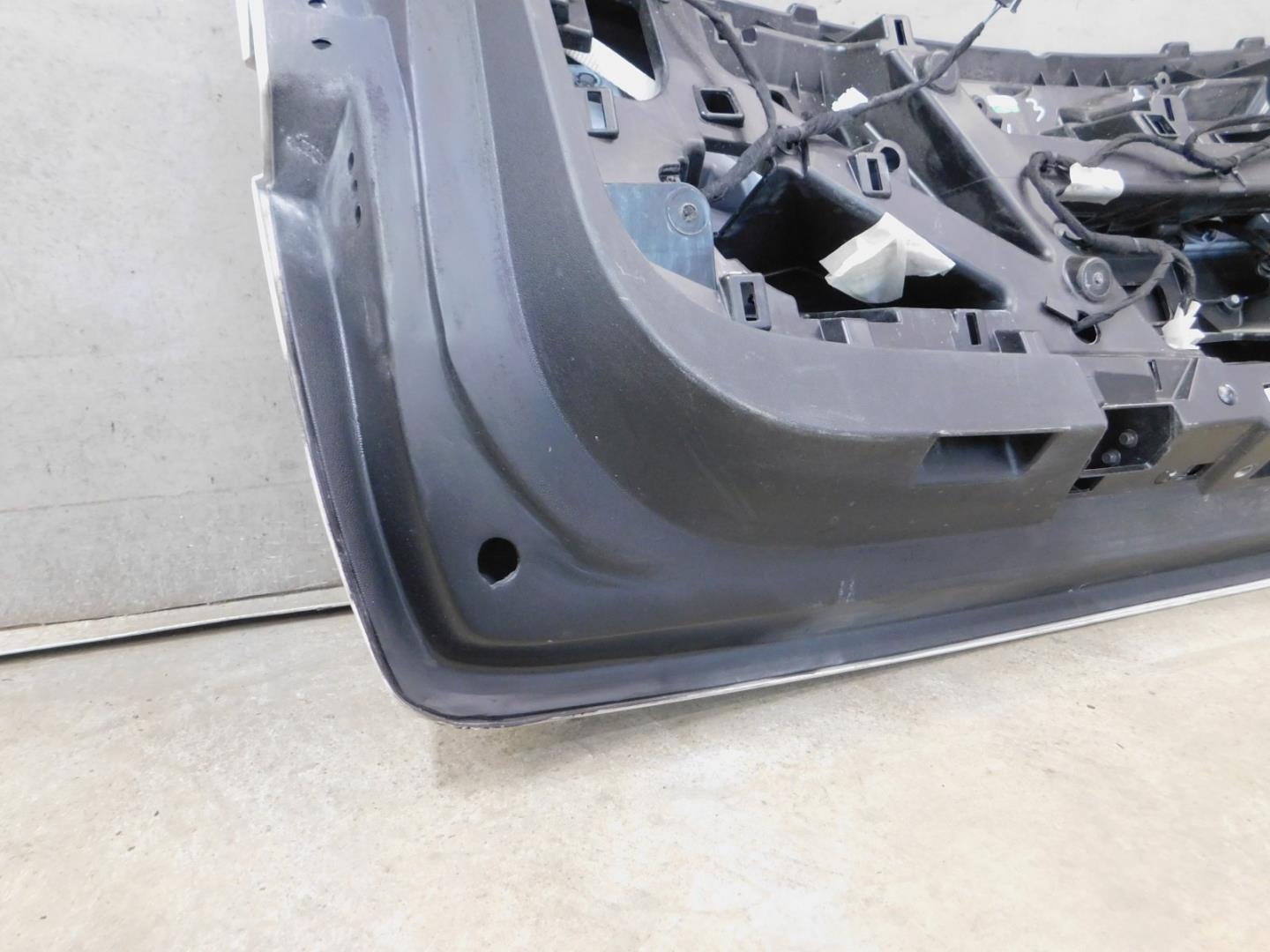 Дверь багажника