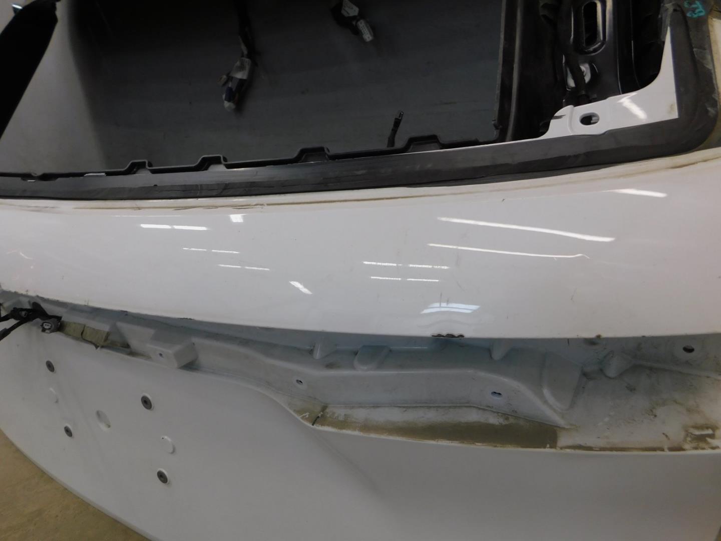 Дверь багажника