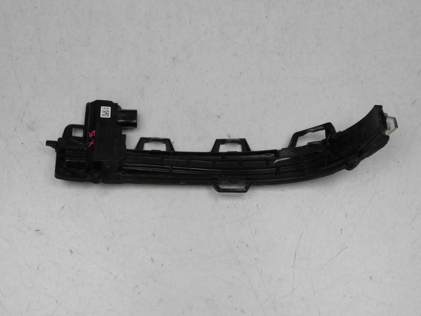 Повторитель поворота белый