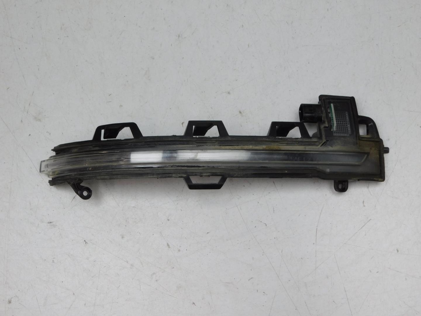 Повторитель поворота белый