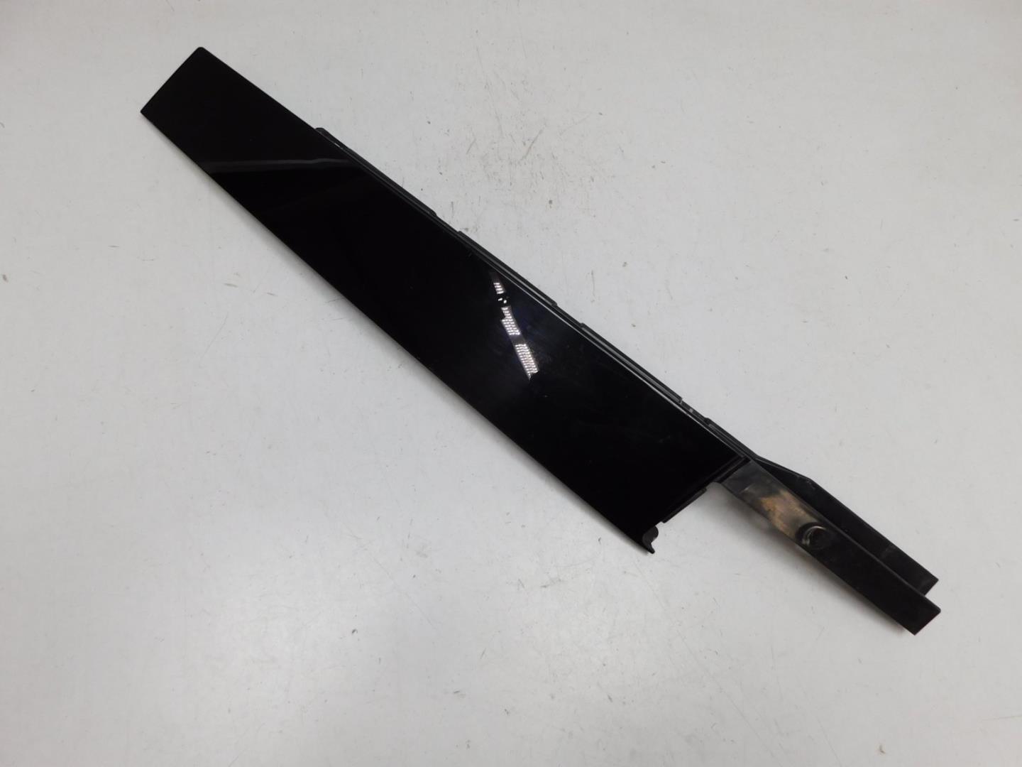 Накладка двери передней правой