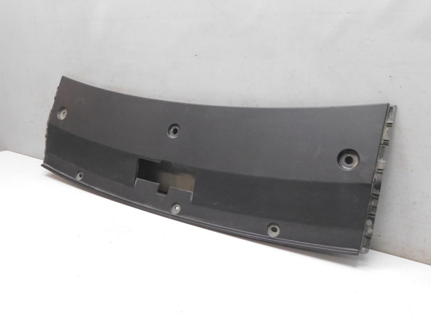 Кожух замка капота