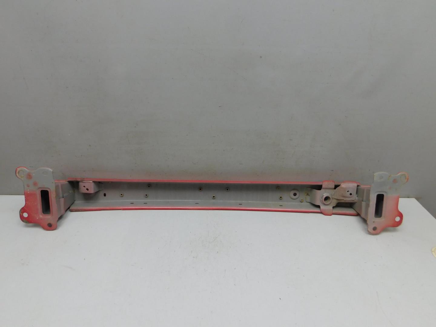 Усилитель переднего бампера