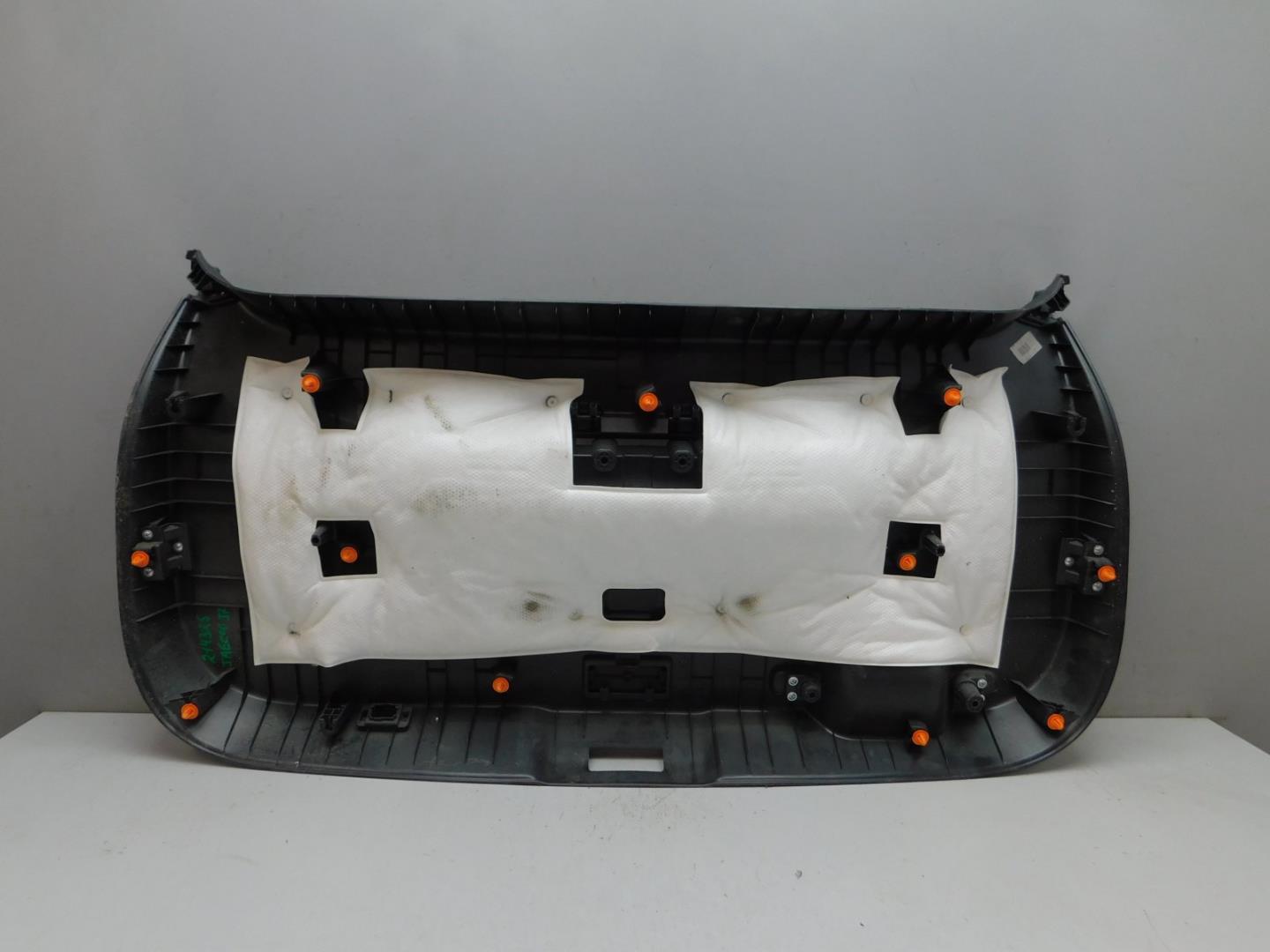 Обшивка двери багажника