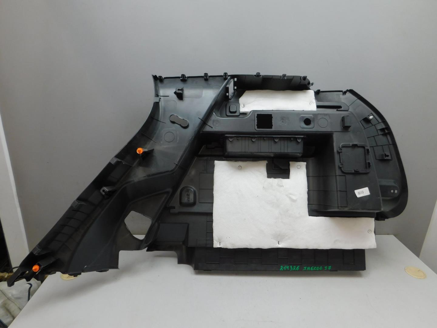 Обшивка багажника