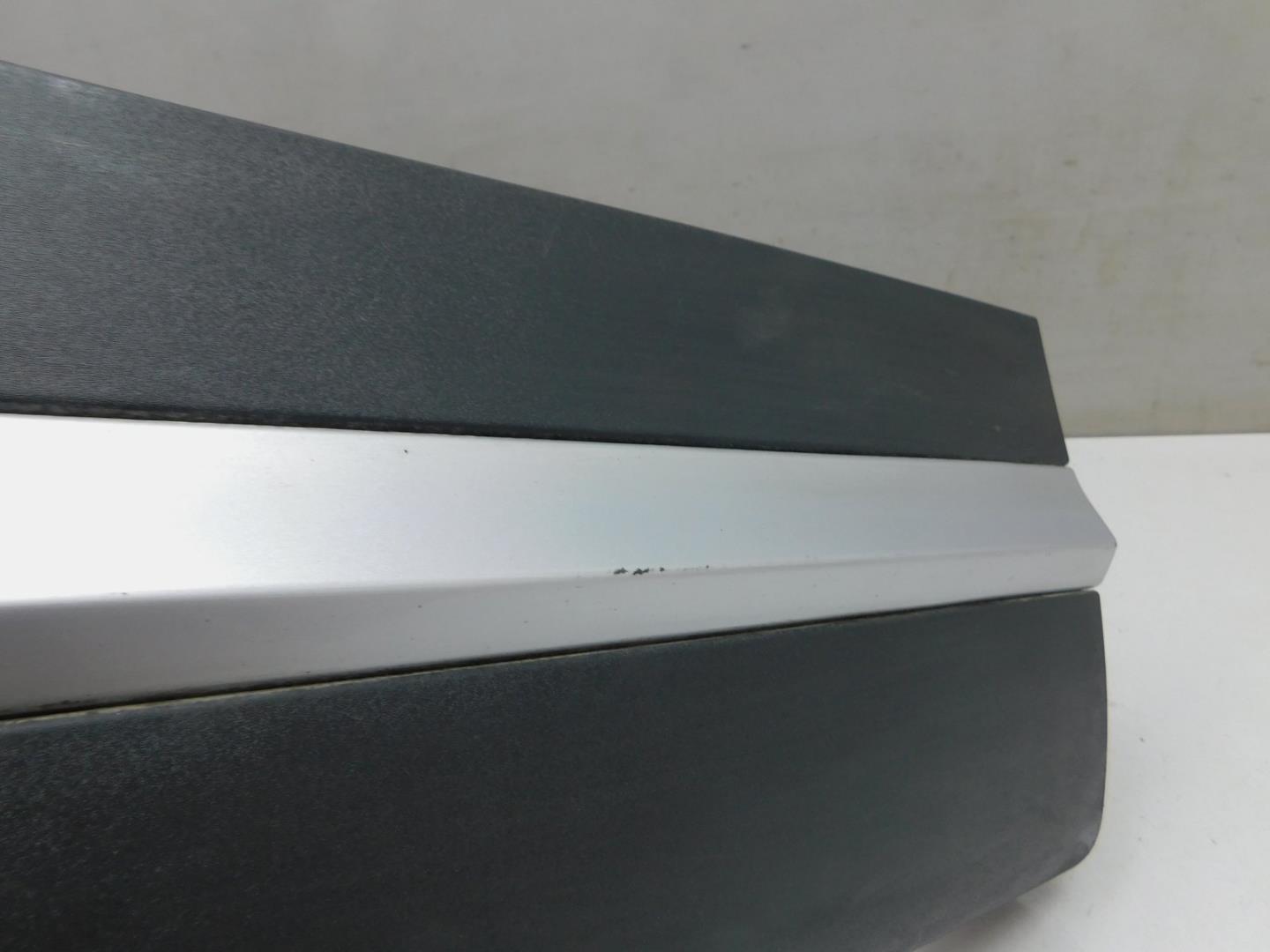 Накладка двери передней левой