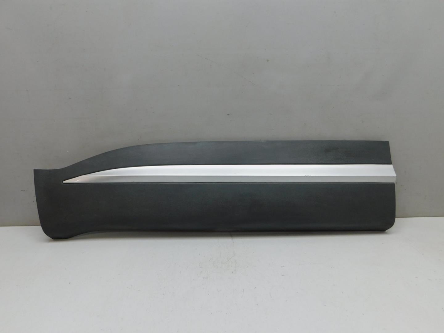 Накладка двери передней левой