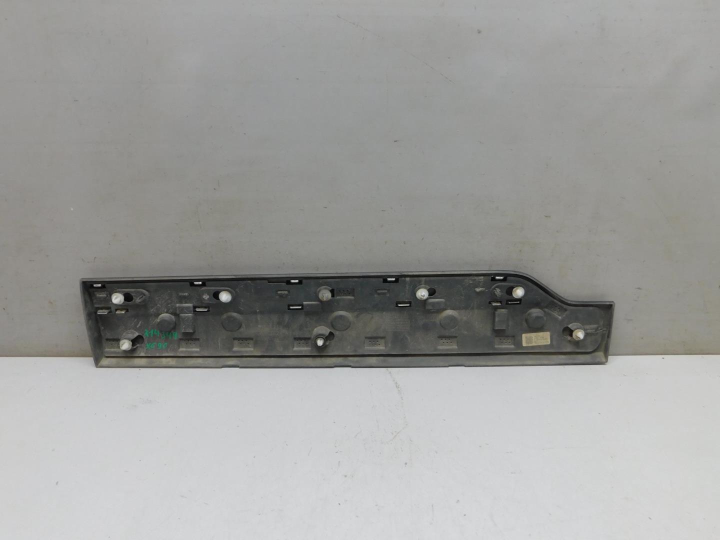 Накладка двери задней правой