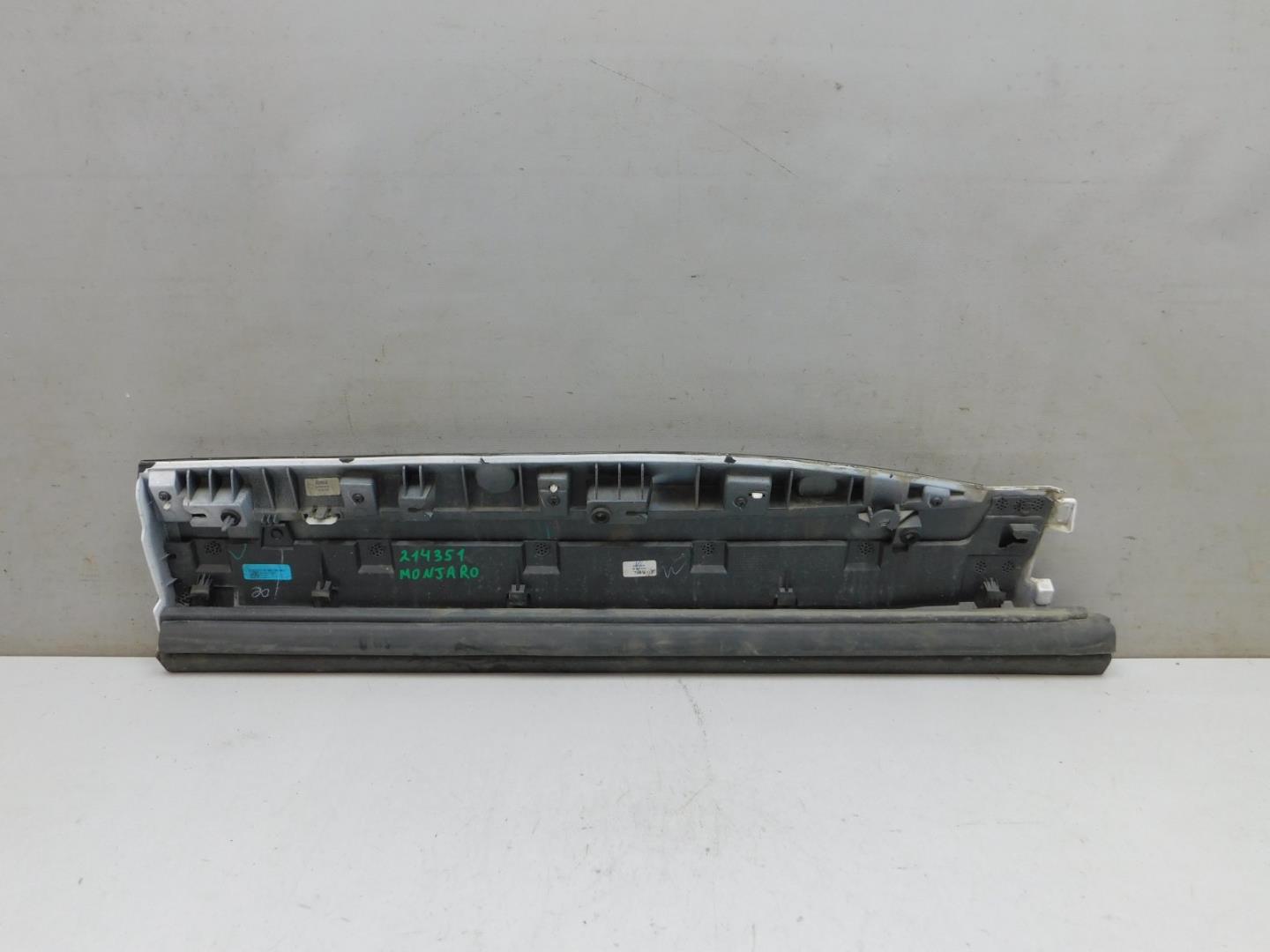 Накладка двери задней правой