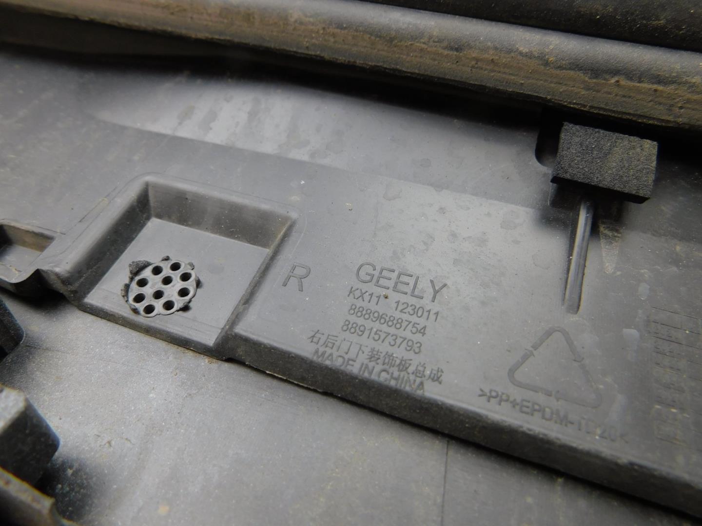 Накладка двери задней правой