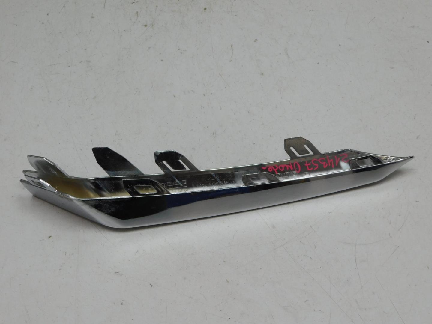 Молдинг переднего бампера