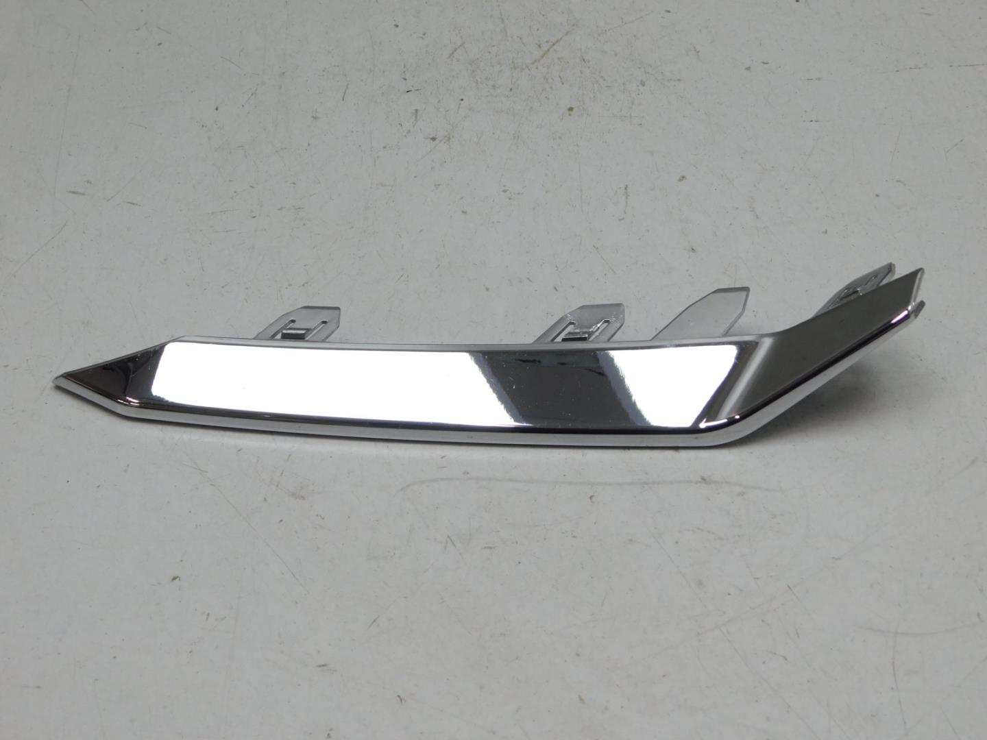 Молдинг переднего бампера