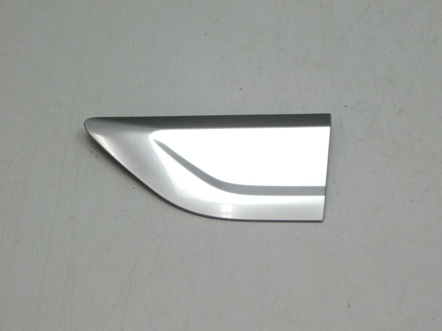 Накладка крыла переднего левого