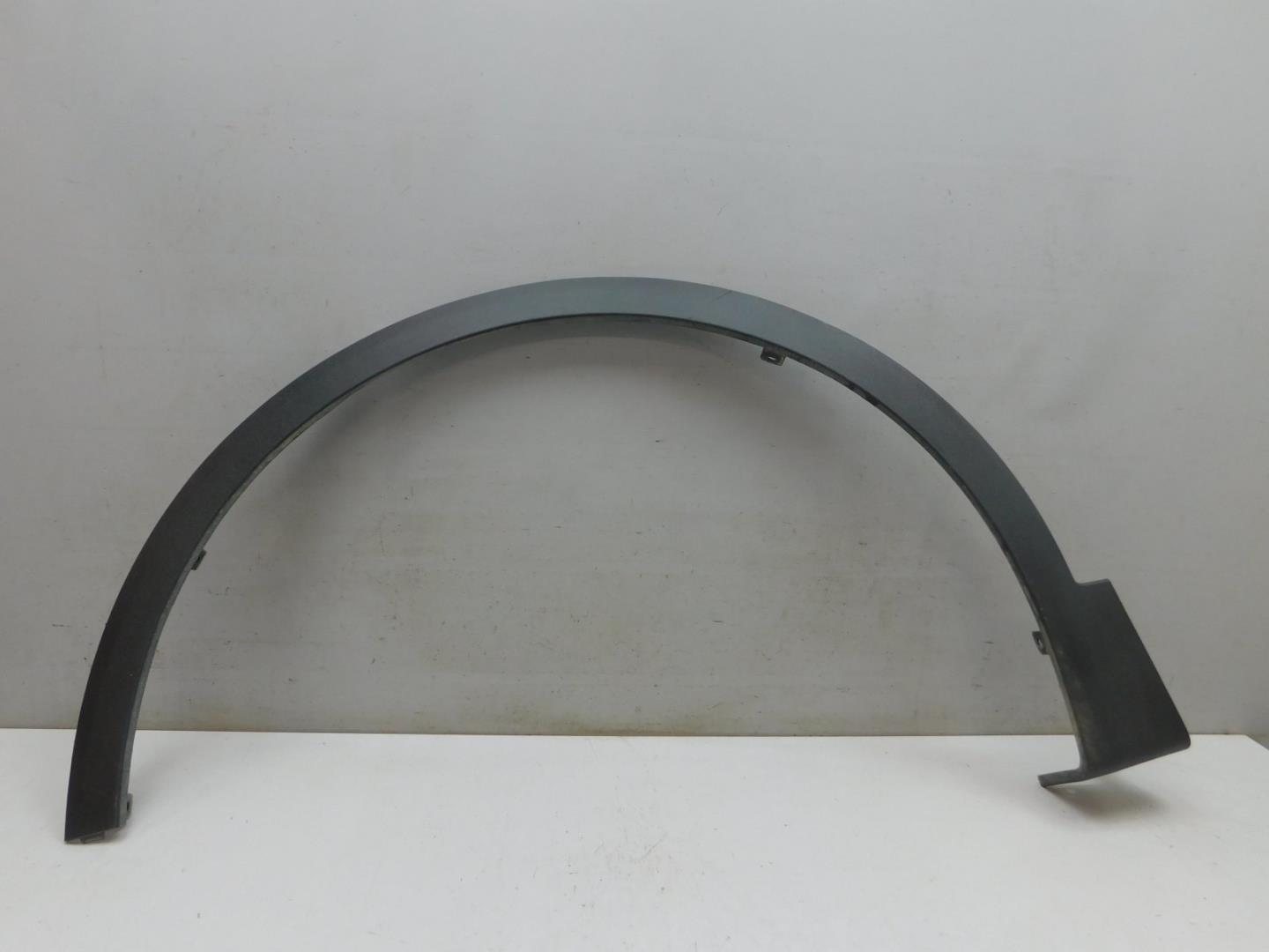 Накладка переднего крыла левого