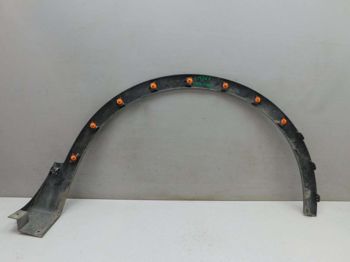 Накладка переднего крыла левого