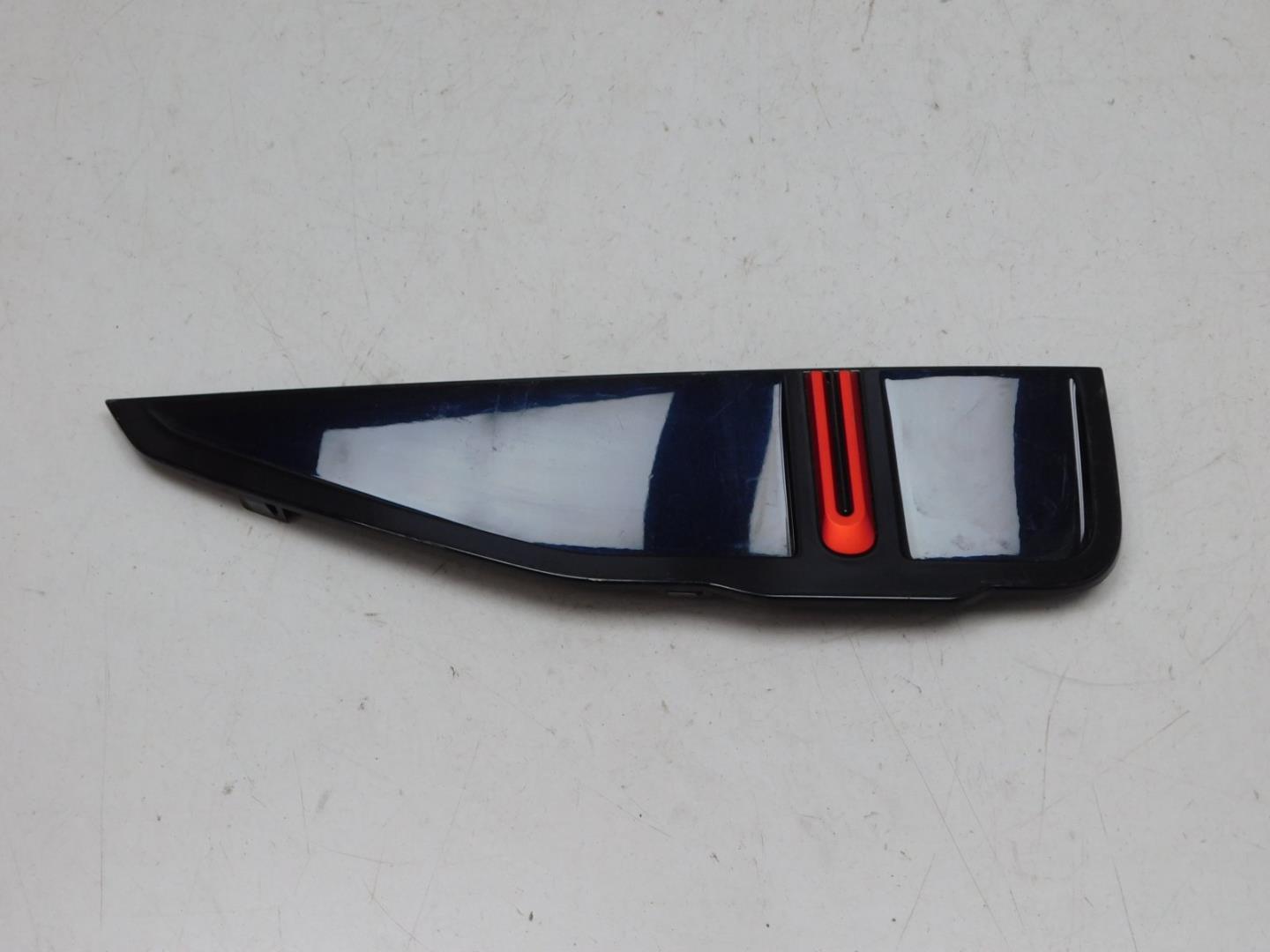 Накладка переднего крыла правого