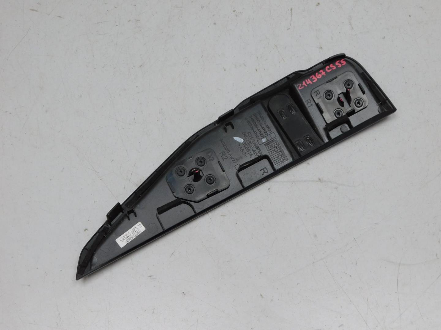 Накладка переднего крыла правого