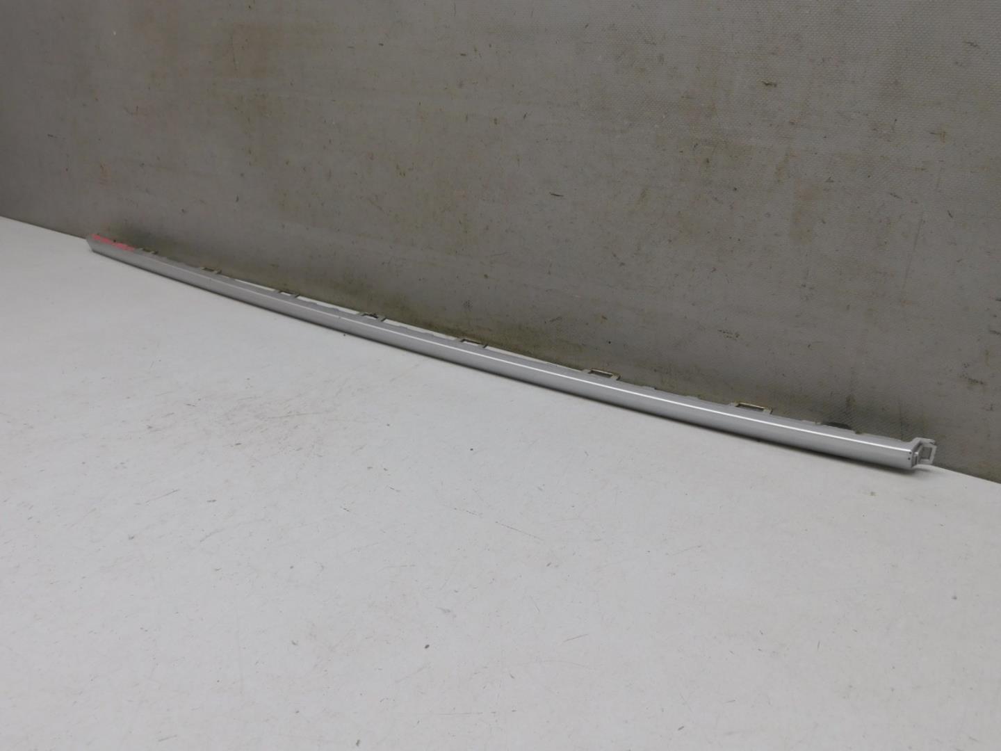 Молдинг заднего бампера