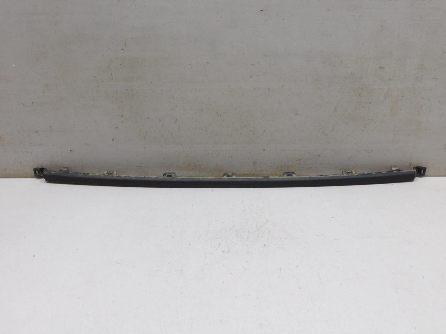 Молдинг заднего бампера