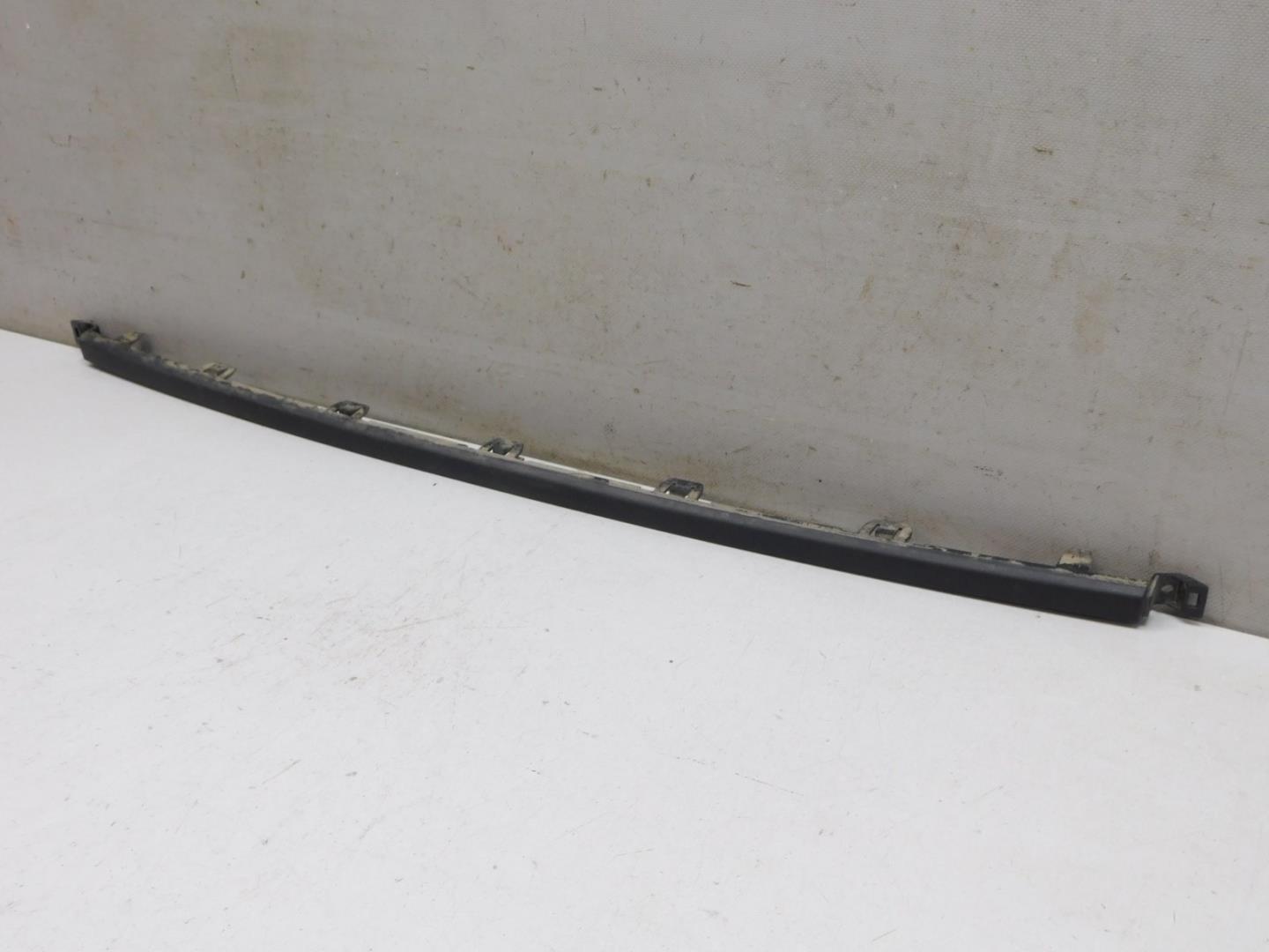 Молдинг заднего бампера