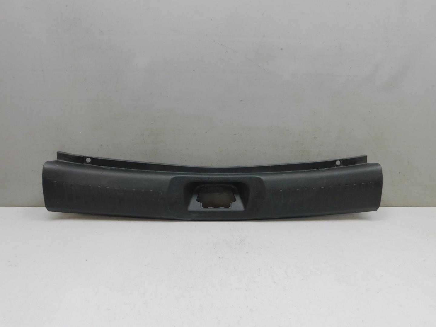 Обшивка багажника