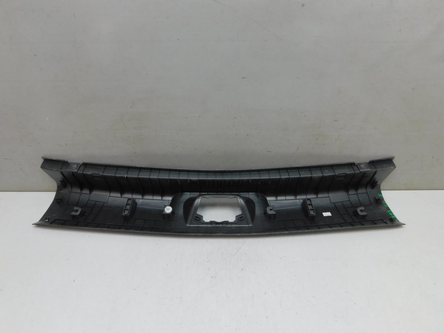 Обшивка багажника