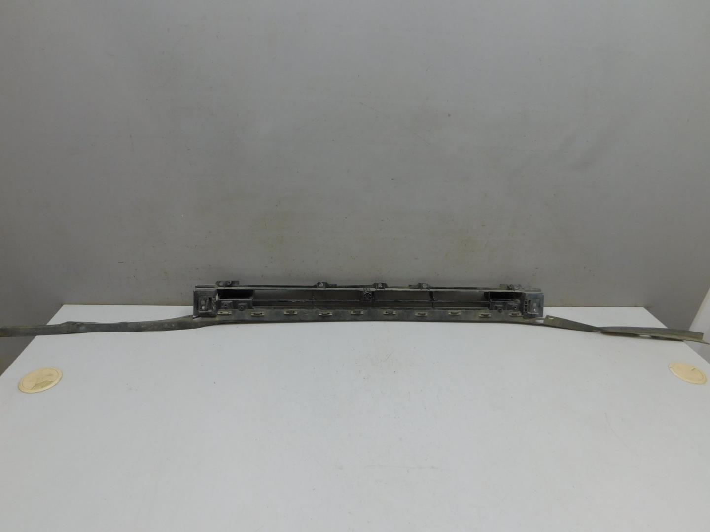 Решетка в бампер центральная