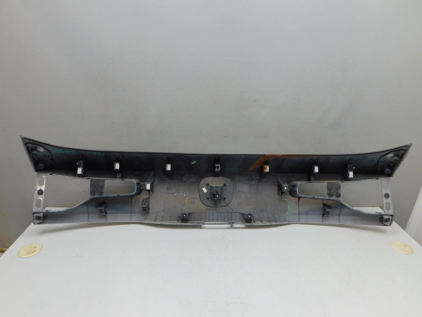 Накладка двери багажника