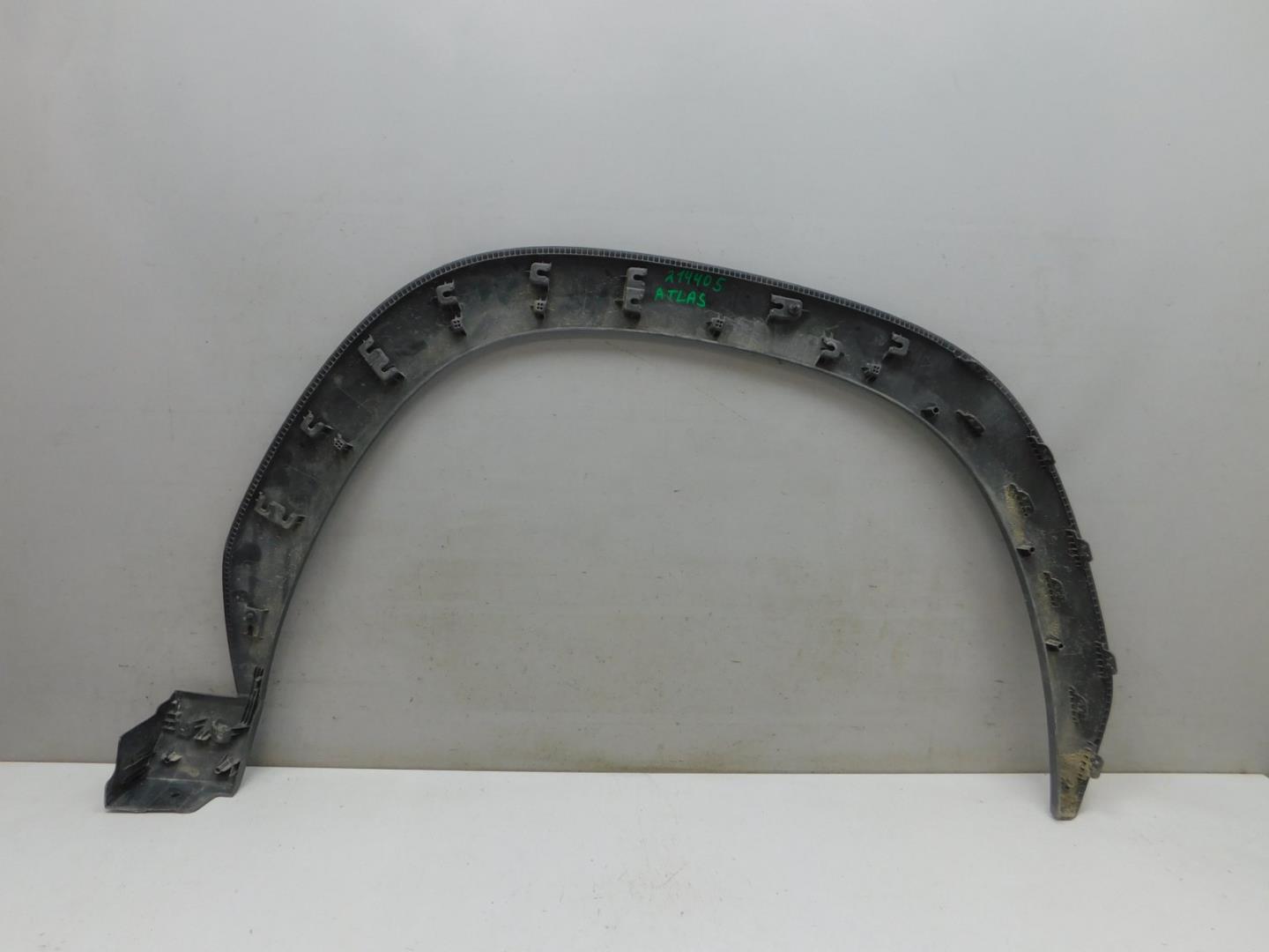 Накладка переднего крыла левого