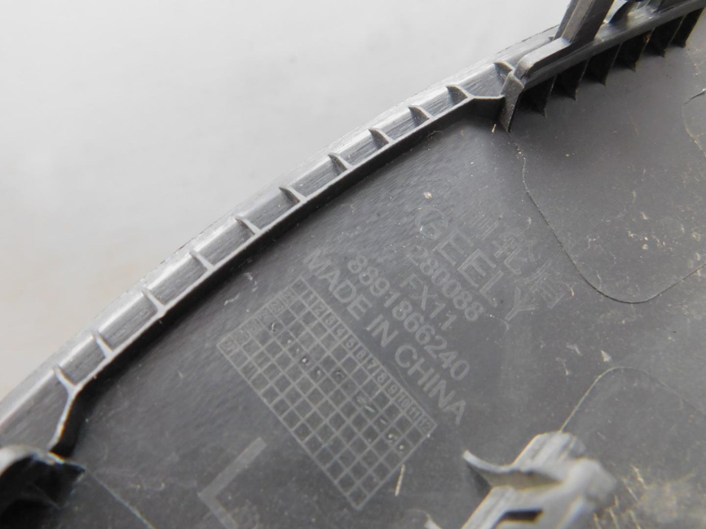 Накладка крыла переднего левого