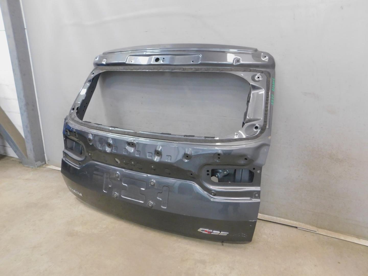 Дверь багажника