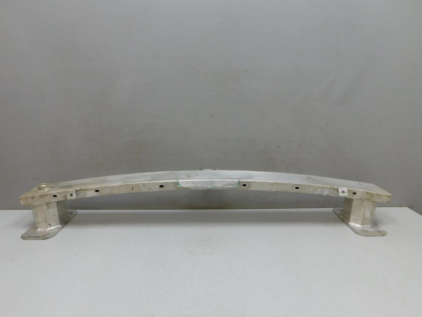 Усилитель переднего бампера