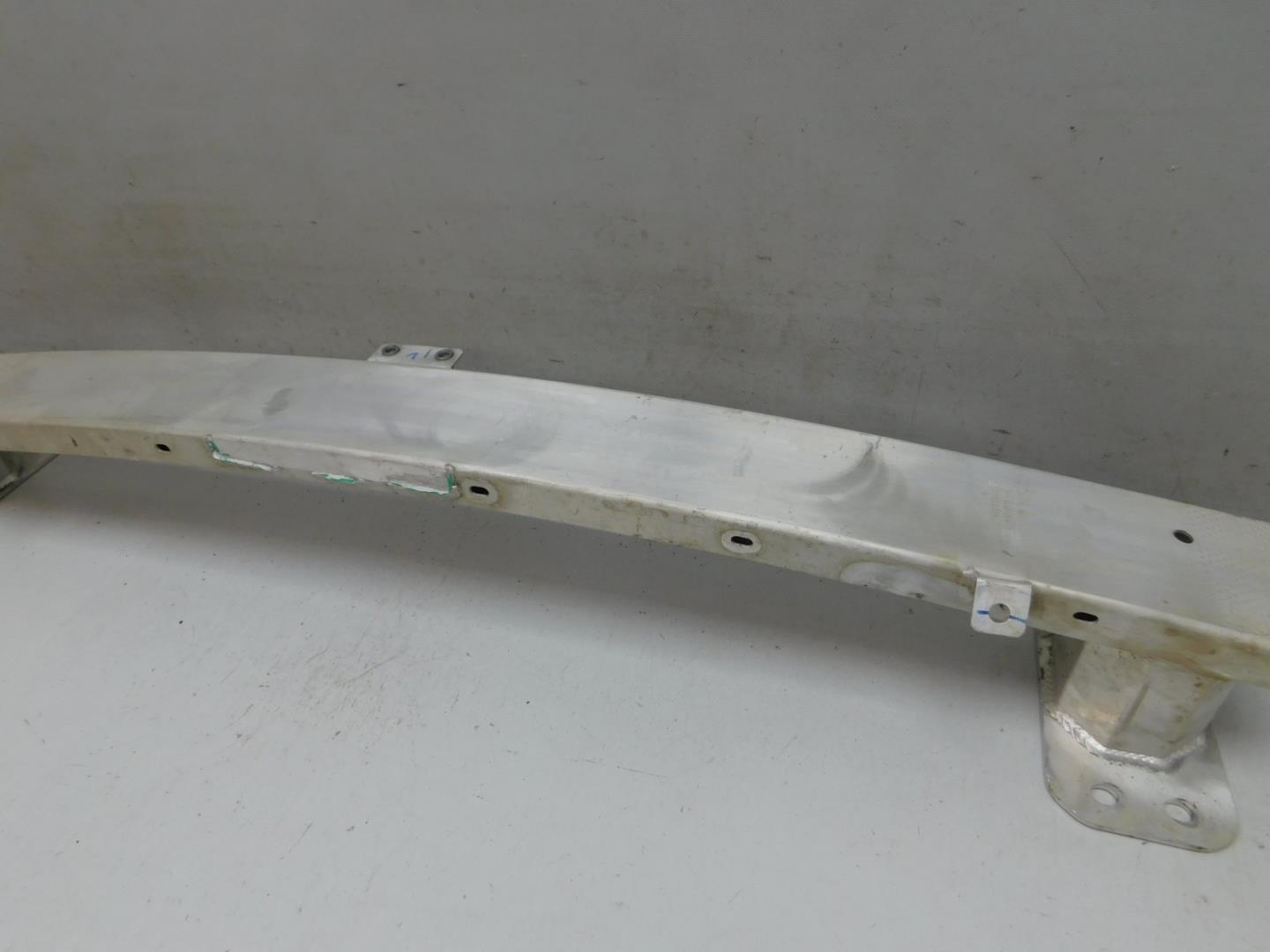 Усилитель переднего бампера