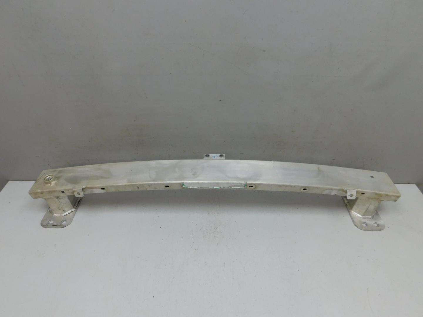 Усилитель переднего бампера