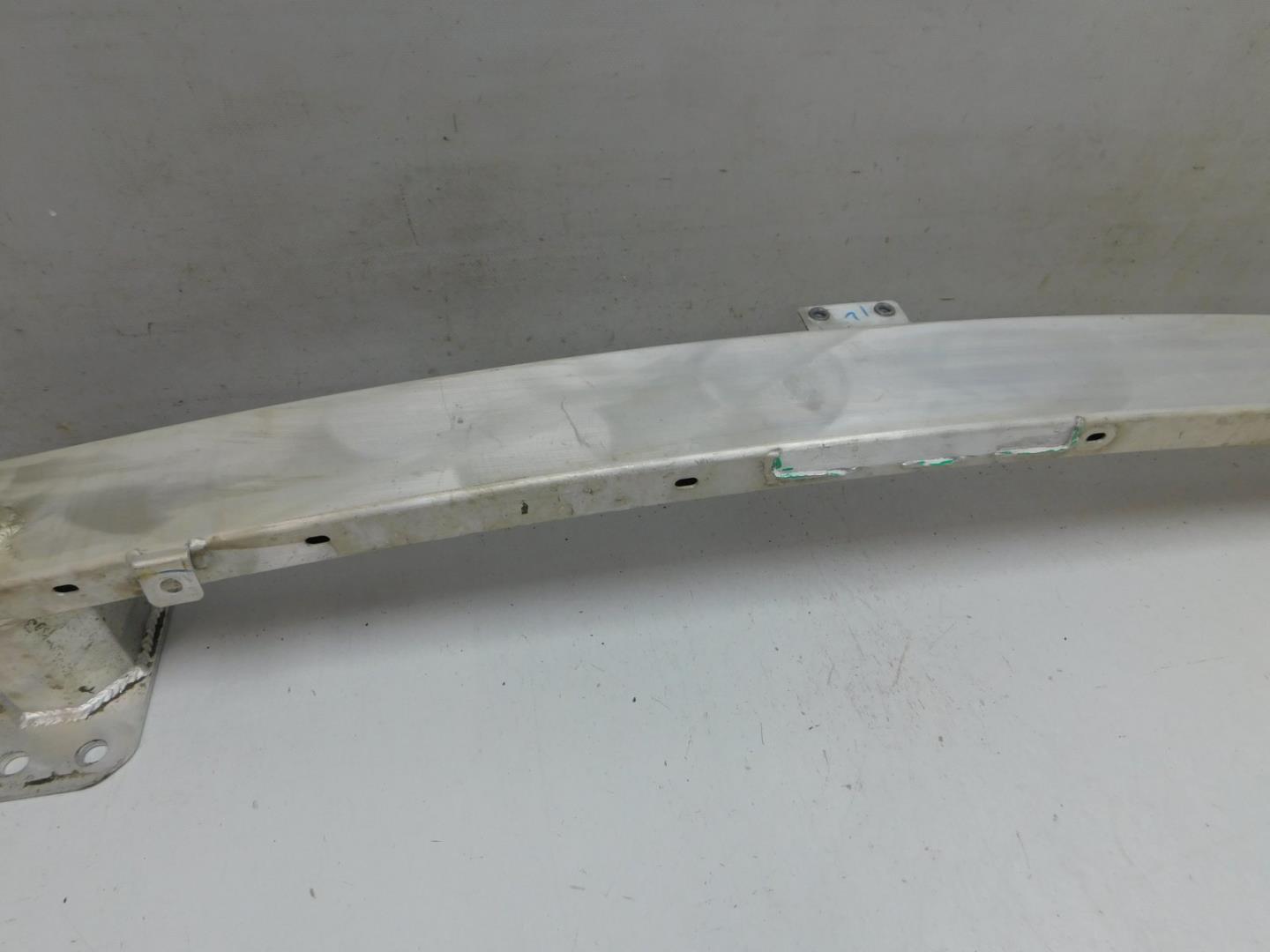 Усилитель переднего бампера